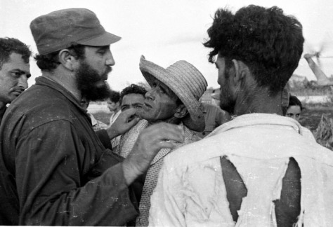 El Comandante en Jefe Fidel Castro dirigió las operaciones de rescate y se entrevistó con los damnificados